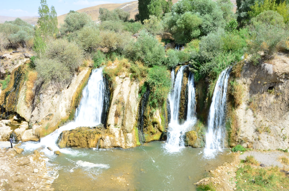 Muradiye Waterfalls Muradiye Waterfalls