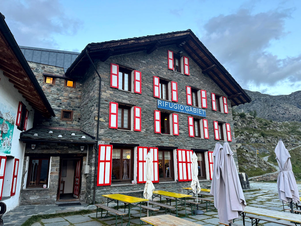 Gabiet Hut