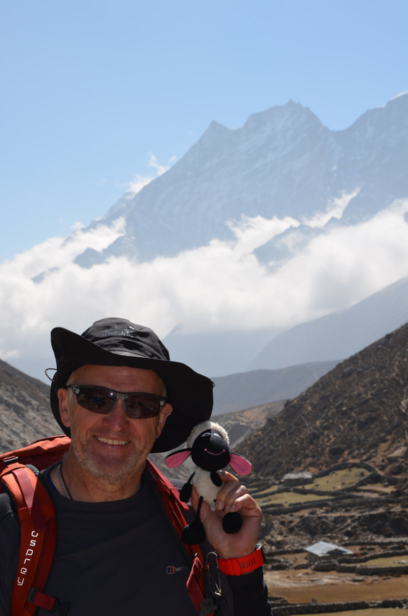 Walking up the Bhote Koshi Nadi Valley Walking up the Bhote Koshi Nadi Valley